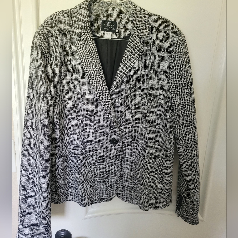 Simply Styled White and Black Blazer